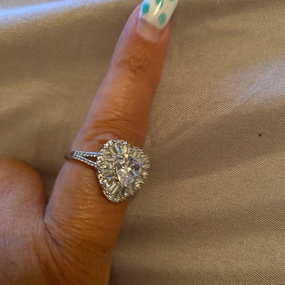 Jewelry - Elegant Silver Heart-Shaped Ring